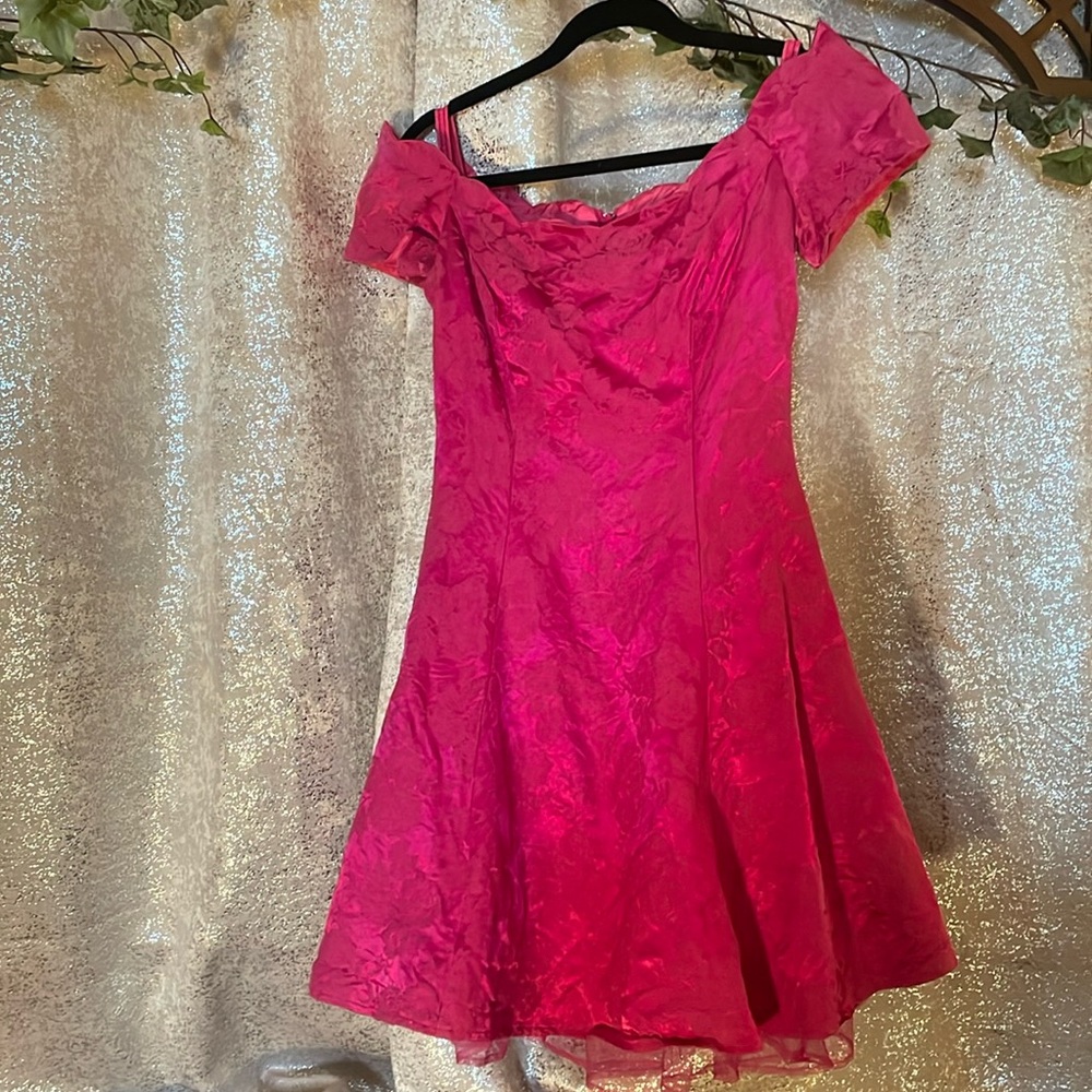 True Vintage 80s prom dress Roberta scalloped neckline adorable Barbie
